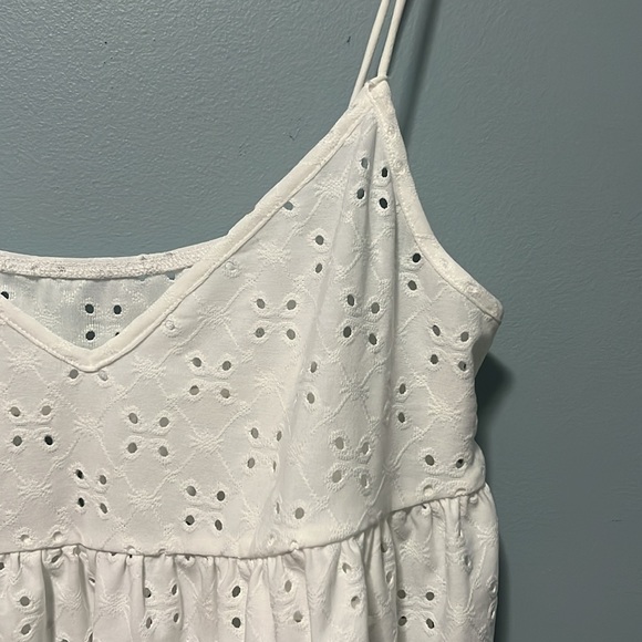 White tank top - Picture 2 of 3